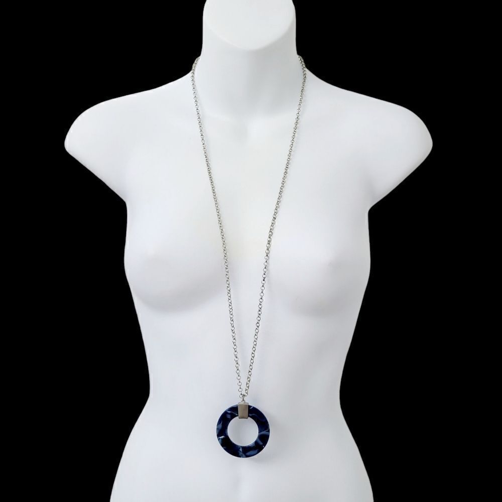 2/$20 BrandโNew Navy Blue Round PendantโNecklace